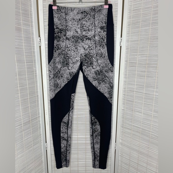 Lululemon Sweat & Repeat Tight 28” Black/Serigraph Starlight Black Multi - Picture 1 of 8